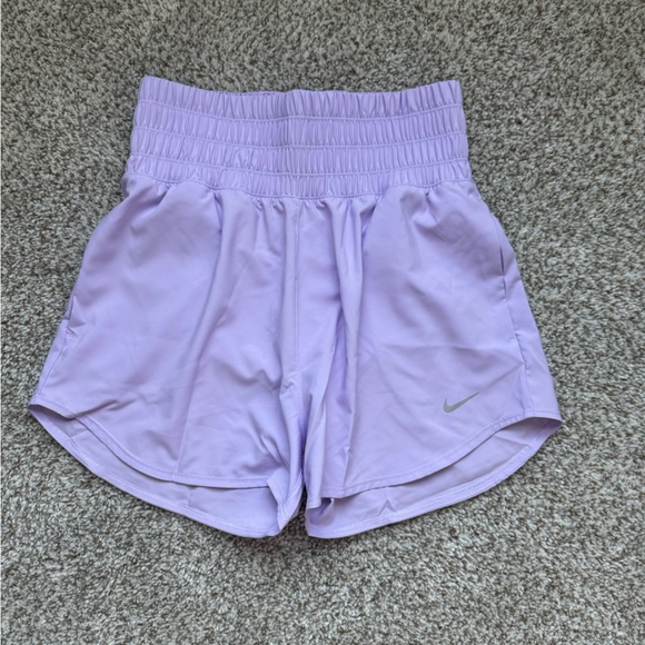NWOT Nike One Women's Dri-FIT Ultra High-Waisted 3" Brief-Lined Shorts | Size S - Picture 3 of 4